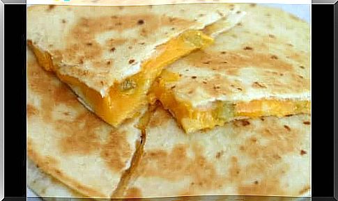 Quesadilla with mango and cheese