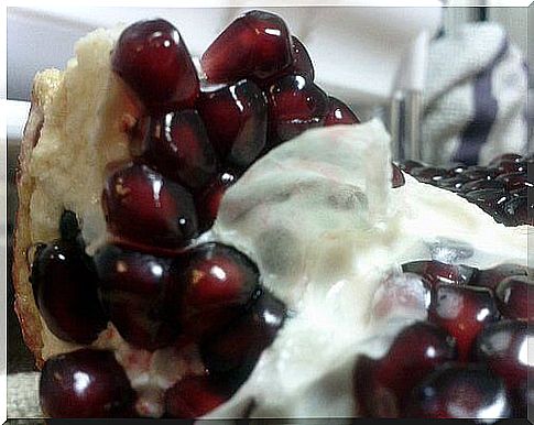 2-cream-with-pomegranate