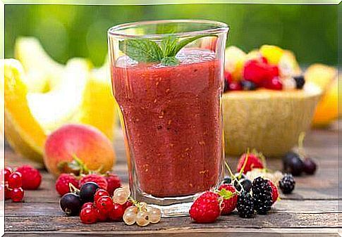 Red smoothie with antioxidants