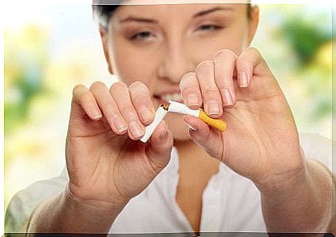 woman breaks a cigarette in two