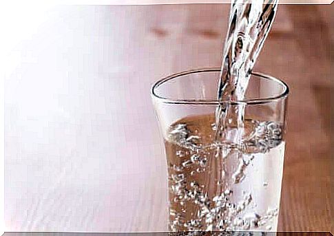 A glass that is filled with water