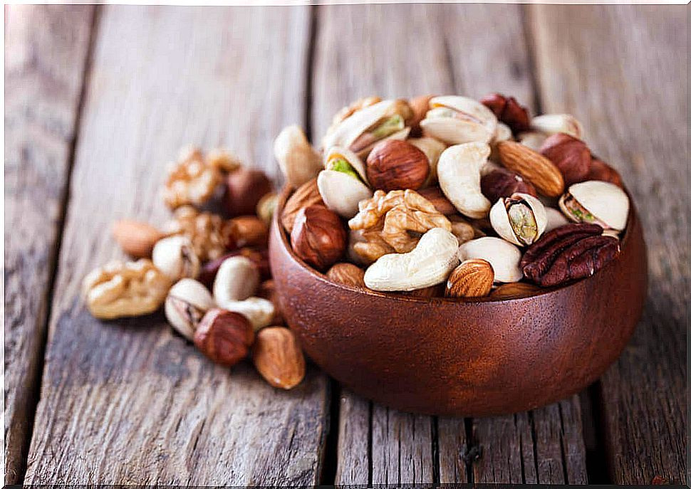 Eat nuts to take care of your skin