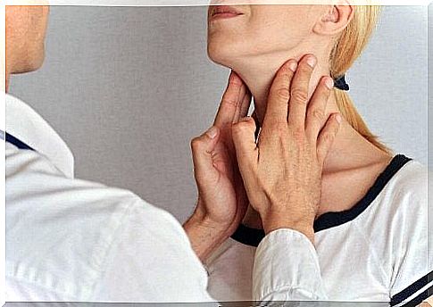 Woman checks the thyroid gland at the doctor