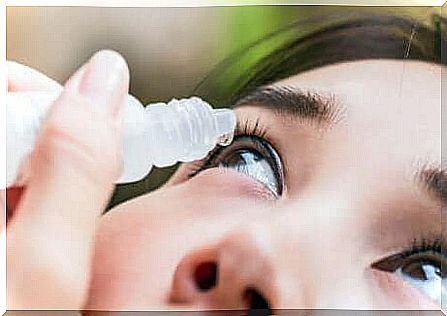 A woman who uses eye drops