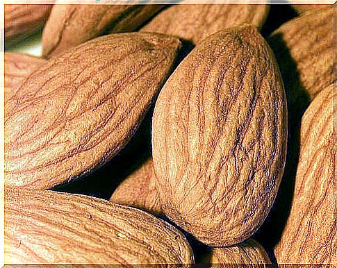 calcium in almonds