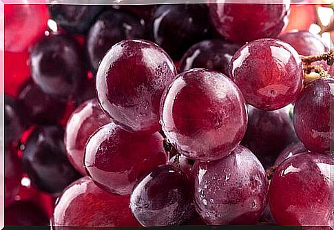 2-red-grapes