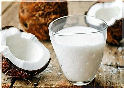 This is how you can beautify your face with coconut milk