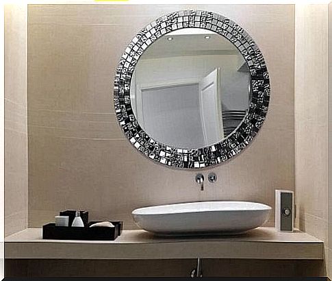 Inspiration for the bathroom: mirror.