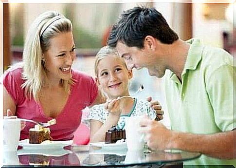 Family eating dessert.