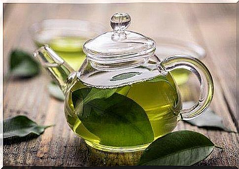 Green tea with manuka honey to treat gastritis. 