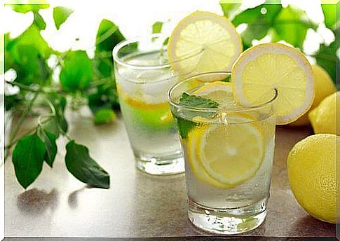 3-water-with-lemon