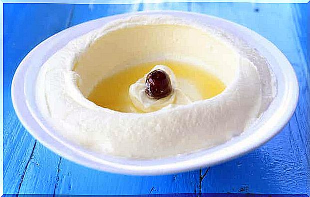 Yogurt cheese with olive oil