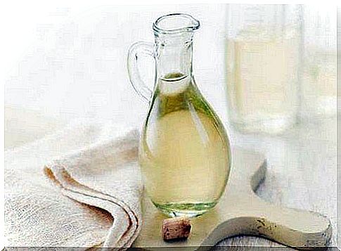 Clear vinegar against scabies