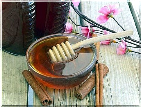 Cinnamon and honey mask