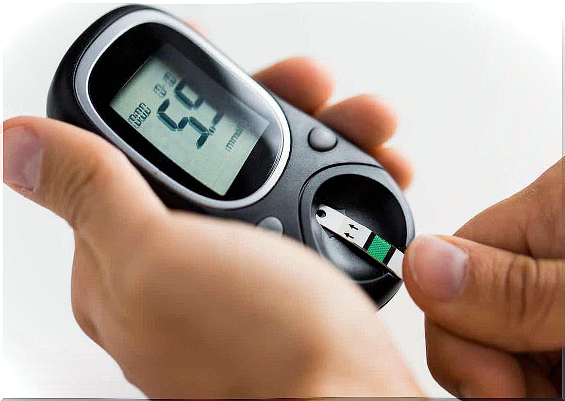 a man measuring his blood sugar